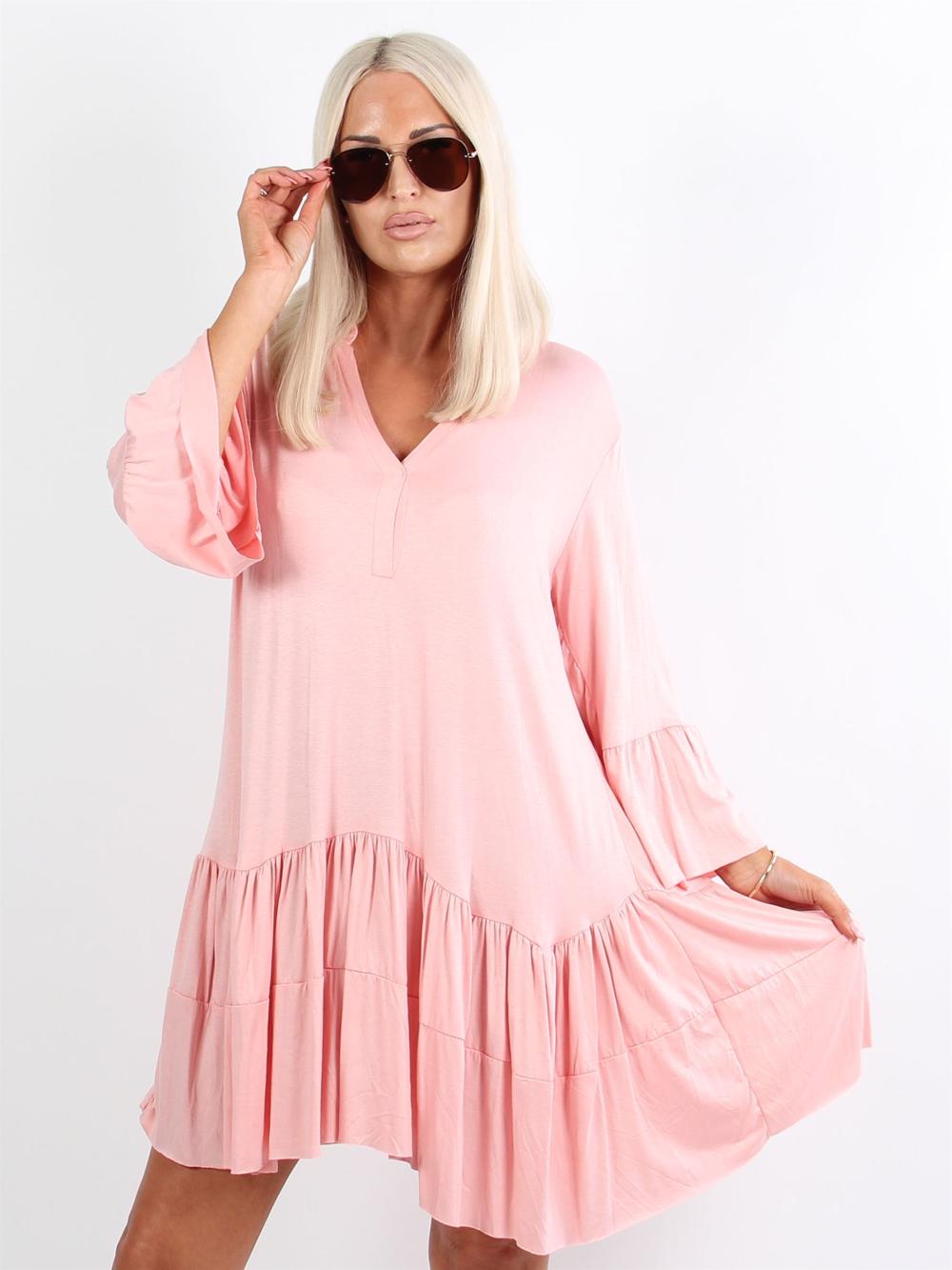 Pauline - Kjole med v-udskæring og lille flæseskørt